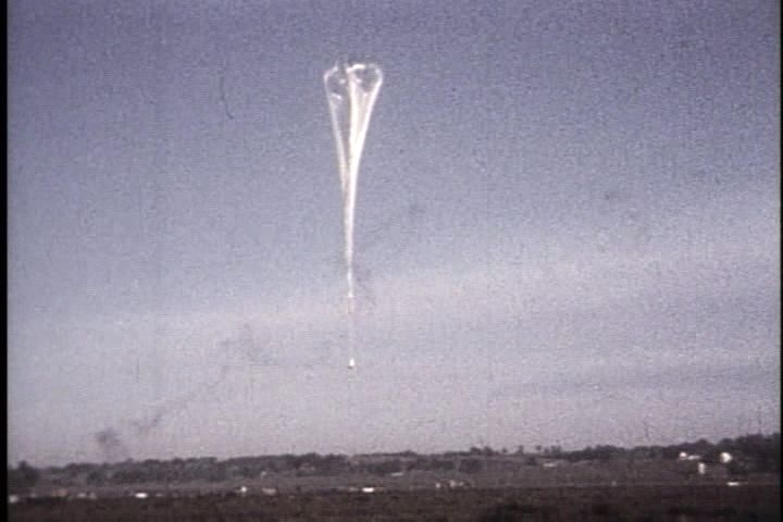 בלון עם עשרות אלפי מטרים מעוקבים של הליום, נושא קפסולה במשקל מאות קילוגרמים. ManHigh 1 | צילום: חיל האוויר האמריקאי