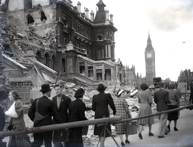 בית החולים סנט תומס לאחר הפצצה מהאוויר ב"בקרב על בריטניה" במהלך מלחמת העולם השנייה | צילום: News UK archives, CC BY-SA 4.0