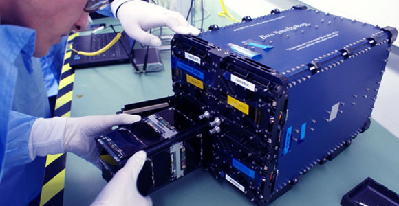 לוויין DIDO2 בהכנות לקראת שיגורו. ארבעה תאים של מעבדות נפרדות | צילום: SpacePharma