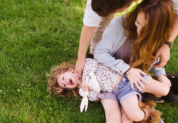 האם אנחנו באמת צוחקים רק כשמצחיק? למה בכלל נועד הצחוק? איך הוא התפתח? והאם גם חיות צוחקות? לכבוד פורים: הכל על הצחוק