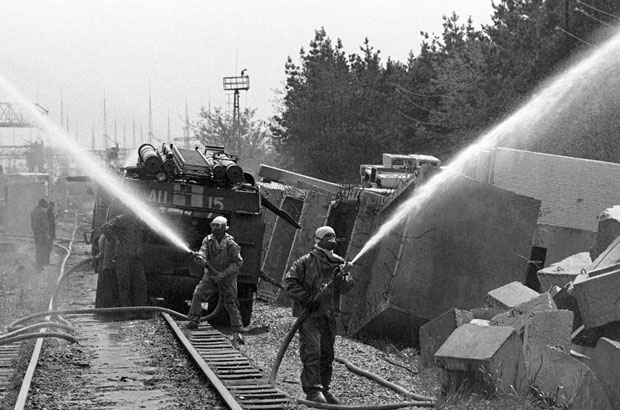 הזיהום צפוי להימשך עוד מאות שנים. הפעולות הראשונות לחיטוי סביבת הכור | מקור: Science Photo Library