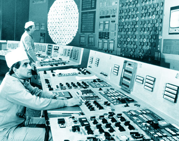 משמרת הלילה לא הכירv את פרוטוקול הניסוי, וזה רק אחד הכשלים. חדר הבקרה של הכור | מקור: Science Photo Library