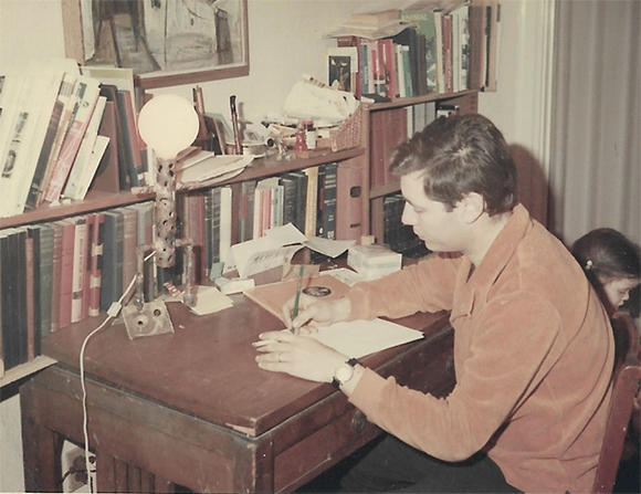 וינוגרד בשולחן העבודה שלו | צילום באדיבות משפחת וינוגרד