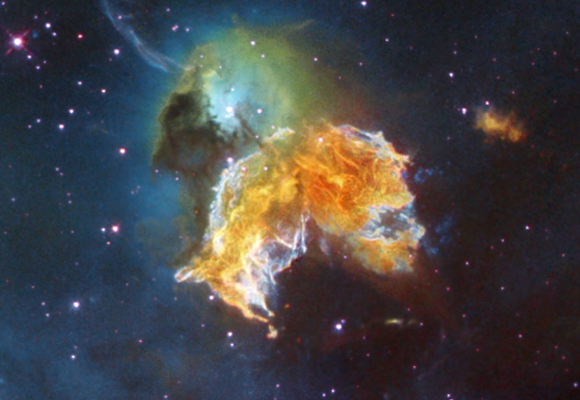 קריסה מוחלטת שגורמת לתהליכים גרעיניים יחודיים. גז זוהר מהקרינה שפולט כוכב ניטרונים | צילום: נאס"א