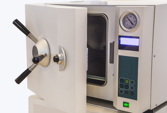 מכשיר קטן לעיקור באתילן אוקסיד | צילום: LEEDDONG, Shutterstock