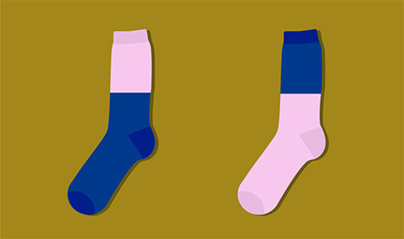  ויכולים להיות גם בסיסים אחרים, למשל בבסיס הבא כל גרב הוא חצי כחול וחצי ורוד. איור: נעה פלדמן