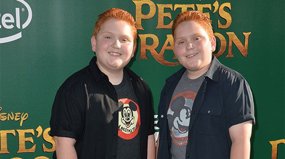 השחקנים התאומים מת'יו ובנג'מין רוייר | Shutterstock, Featureflash Photo Agency