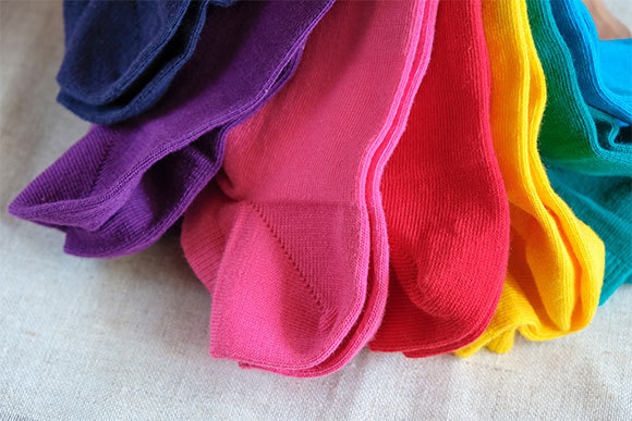 גרביים צבעוניים מסודרים בזוגות | Ganna Zelinska, Shutterstock