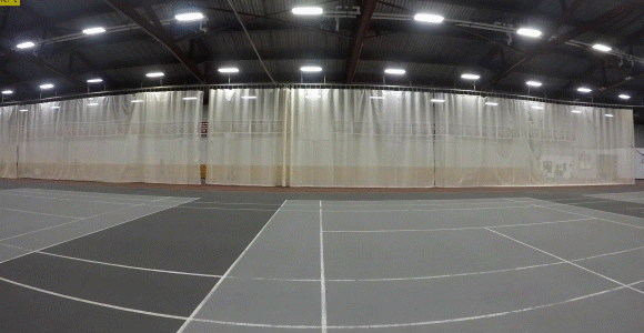 בהשקט ובבטחה. המטוס היוני טס למרחק 60 מטרים בתוך אולם התעמלות | צילום: Steven Barrett, MIT