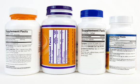 2000 אשפוזים בשנה, בין השאר בגלל תוויות מטעות. תוויות של תוספי תזונה | צילום: Shutterstock