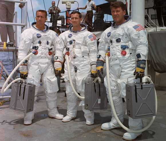 רכבת הרים של שינויים בשיבוץ למשימה. מימין: שירה, אייזלי וקנינגהאם באימונים לקראת אפולו 7 | צילום: NASA