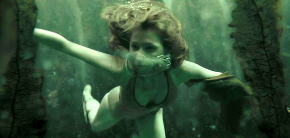 פלור עם כישוף בועית הקסדה. צילום מסך מהסרט "הארי פוטר וגביע האש"