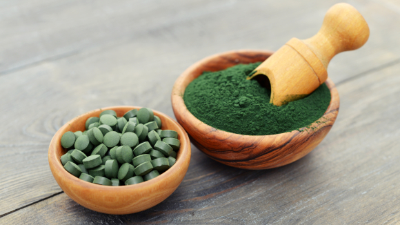 צריכה של 100 גרם ליום עשויה לספק מרכיבים בריאים, אבל המשווקים ממליצים על חמישה גרם בלבד. ספירולינה | צילום: Shutterstock