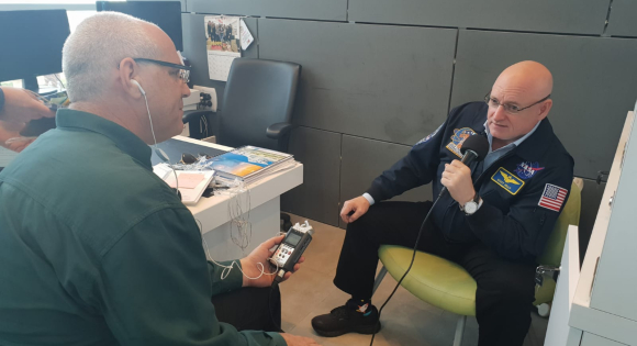 אחרי שנה בתחנת החלל, לא הייתי רוצה לבלות את שארית חיי במתחם מגורים סגור. קלי עם כתבנו | צילום: ליבי עוז, משרד המדע