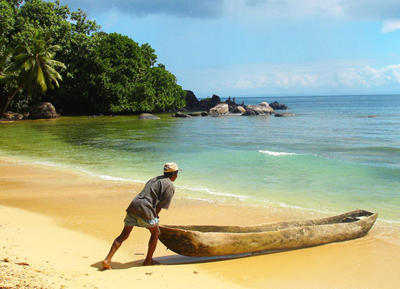 סביב הפִּירוֹג – הקאנו המקומי, המשמש ככלי תחבורה ופרנסה כאחד – יש כמה וכמה "טאבו" | מקור: Shutterstock