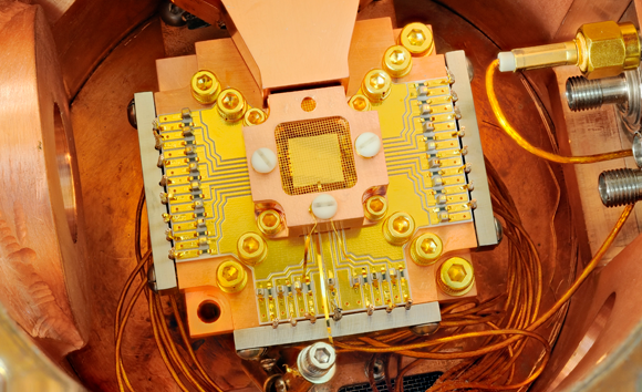 "מלכודת יונים" המשמשת במחשב קוואנטי | ויקיפדיה, Y. Colombe/NIST