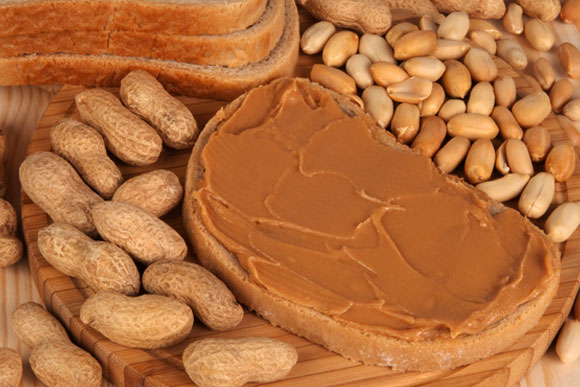 בוטנים וחמאת בוטנים | Shutterstock