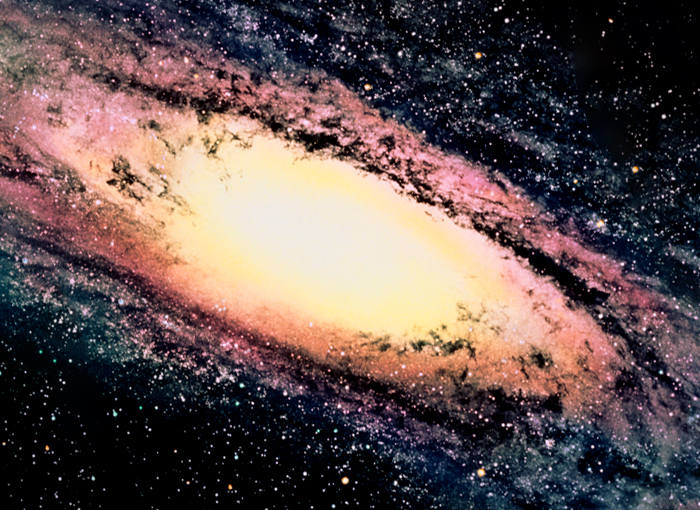 עבודתה של ליוויט אישפרה לקבוע שהערפיליות הן גלקסיות מחוץ לשביל החלב. גלקסיית אנדרומדה | מקור: Science Photo Library