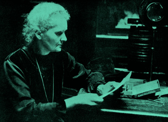 היחידה שקיבלה פרסי נובל בשני תחומים מדעיים. מארי קירי במעבדה | מקור: Science photo Library