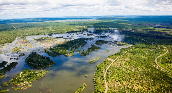 קבוצות שונות של בני אדם קדומים היגרו לאזורים אחרים ביבשת בעקבות שינויי אקלים. נהר זמבזי | צילום: Shutterstock