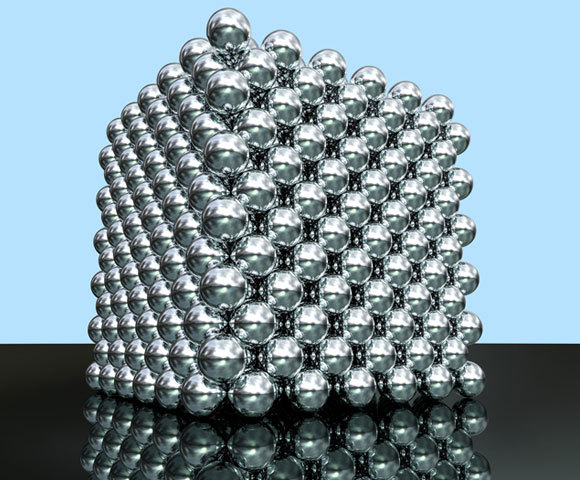 יסוד רדיואקטיבי עם קצב התפרקות איטי. מבנה של גביש תוריום | איור: Russell Kightley / Science Photo Library