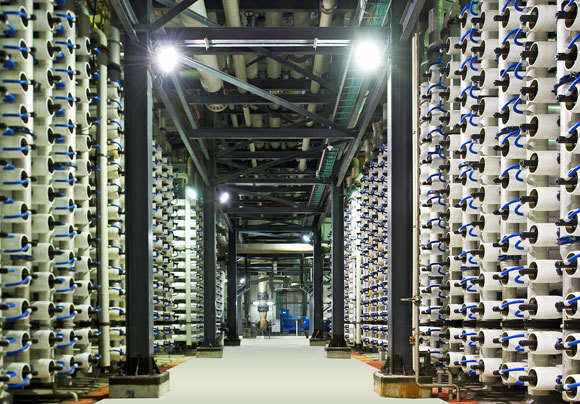 מתקן התפלת מים באוסמוזה הפוכה באשקלון | צילום: ImagineStock, Shutterstock