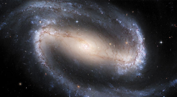 גלקסיה NGC 1300 - מוט רחב