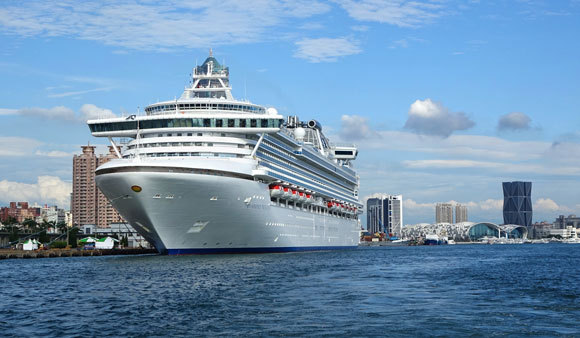 האנייה דיאמונד פרינסס בנמל בטייוואן | צילום: Shi Yali, Shutterstock