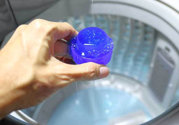 נוזל לכביסה | צילום: Saroj Khuendee, Shutterstock