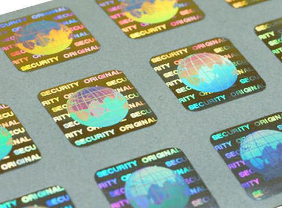 אלמנט שנמצא כיום בכל ארנק. מדבקות בטיחות הולוגרפיות למכירה, שני ש״ח למטר רבוע | מקור: indiamart.com