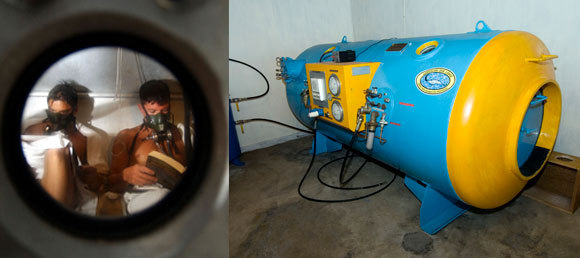 בתמונה: תא לחץ המשמש לטיפול במחלת הפחתת לחץ | Matthew Oldfield, Science Photo Library