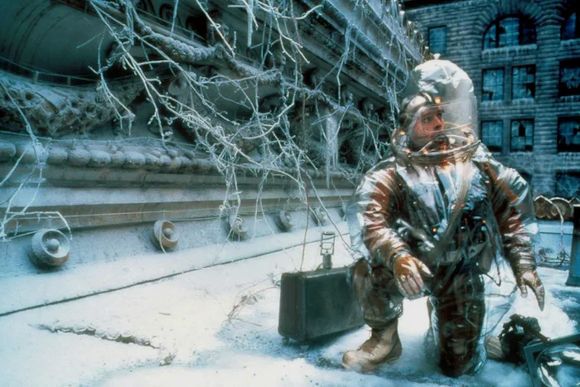 ברוס ויליס בסרט "12 קופים" | קרדיט: פריים מתוך הסרט של Universal Pictures