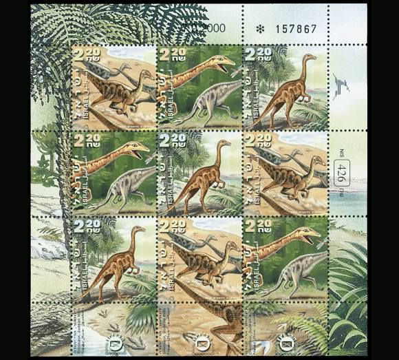 הדינוזאורים הטורפים שהטביעו עקבות בבוץ של הרי ירושלים הונצחו בסדרת בולים בעיצוב טוביה קורץ שהונפקה בשנת 2000 | מקור: התאחדות בולאי ישראל