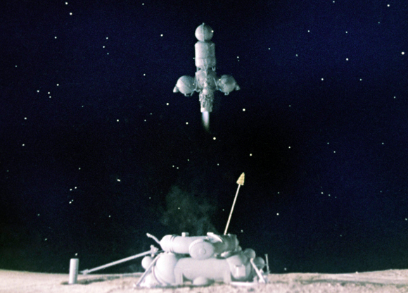 החללית לונה 16 ממריאה מפני הירח עם דגימה של כ-100 גרם חול ואבק ירחי | הדמיה: Science Photo Library