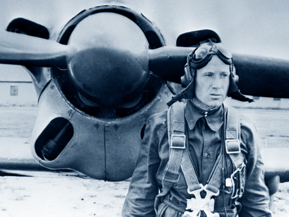טייס קרב מצטיין. ליאונוב בימי קורס הטיס, באמצע שנות ה-50 | מקור: Science Photo Library