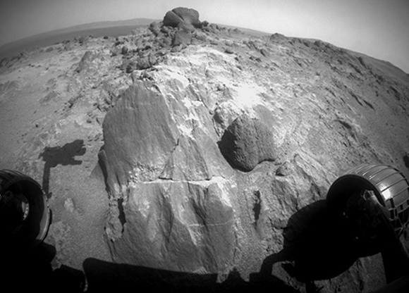 הרובר אופורטיוניטי בפעולה על מאדים | NASA/JPL-Caltech