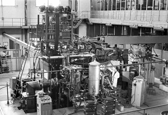 מחקר אזרחי. כור ההיתוך טוקמק-3 שנבנה ליד מוסקבה ב-1960, על פי התכנון של סחרוב | מקור: SPUTNIK / SCIENCE PHOTO LIBRARY