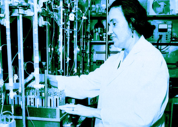 רוזלין יאלו במעבדה | מקור: NATIONAL LIBRARY OF MEDICINE / SCIENCE PHOTO LIBRARY