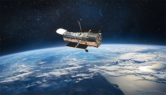 טלסקופ החלל האבל במסלול סביב כדור הארץ | Dima Zel, Shutterstock