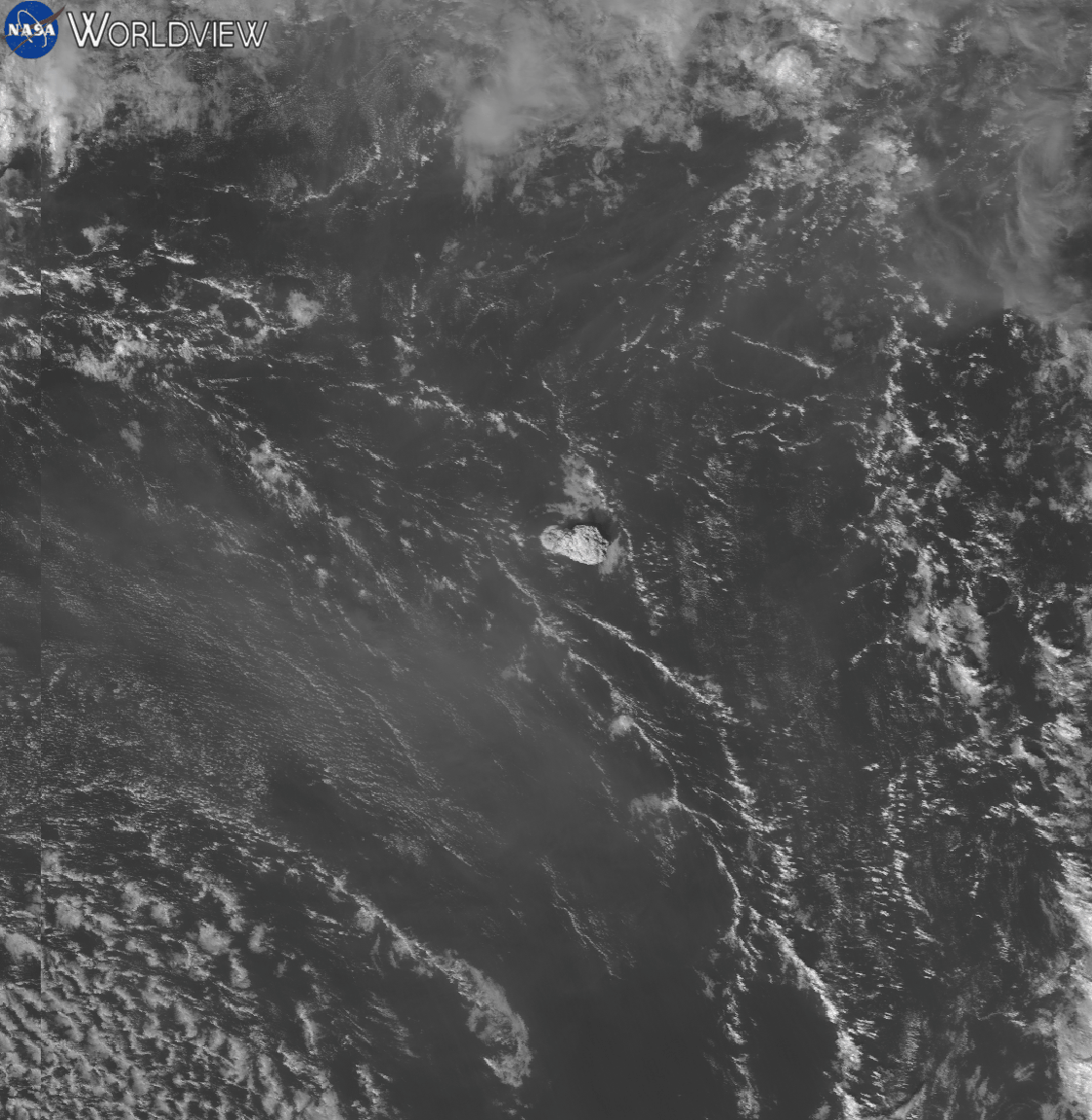 התפרצות הר הגעש הונגה-טונגה בדרום האוקיינוס השקט, צילום של הלוויין Himawari-8, 15.1.22 בשעה 4:50 זמן אוניברסלי מתואם (UTC) | צילום: מוויקיפדיה, נחלת הכלל