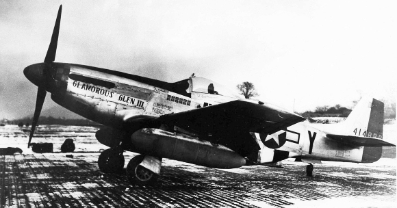 הזוהר של הקרבות האוויריים. אחת מכמה מטוסי מוסטנג של ייגר שנשאו את השם "גלן הזוהרת" | צילום: חיל האוויר של ארה"ב, נחלת הכלל