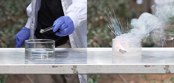 גוש קטן של אשלגן מונח במים (משמאל) והתוצאה היא חום רב, פיצוץ ובעירה | צילום: מכון דוידסון לחינוך מדעי