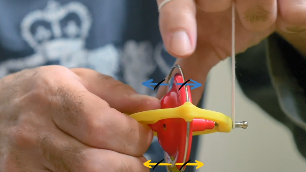 הכוחות המנוגדים בכיוונם מבטלים אלה את אלה. הגירוסקופ לאחר חצי סיבוב | צילום: איילת אלבנדה, איורים: נעמה זיו-חיון