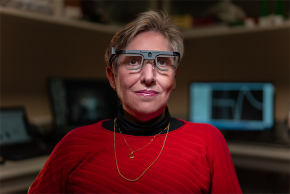 ברנה גומז, האישה העיוורת. מקור: John A. Moran Eye Center at the University of Utah