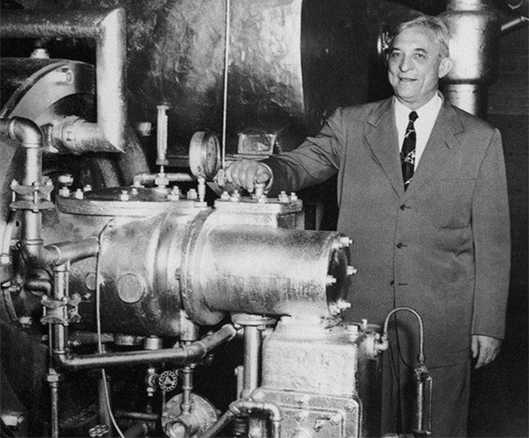 Willis Carrier next to an air conditioning system | Source: SCIENCE SOURCE / SCIENCE PHOTO LIBRARY