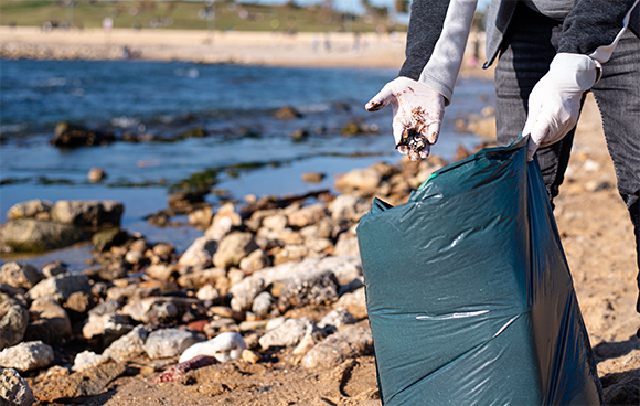 דליפת הנפט לחופי הים התיכון בישראל בפברואר השנה | צילום: vered sh, Shutterstock