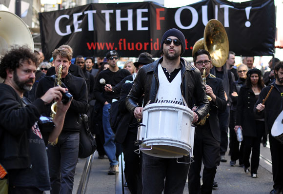 Protesters against water fluoridation | Photo: Shutterstock