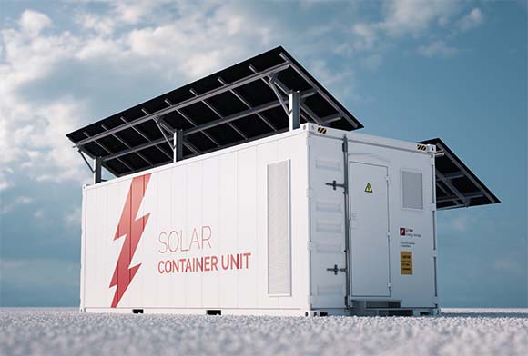 תמונה של מכולה סולארית. אספקת חשמל סדירה גם בשעות הלילה ובימים מעוננים שקרינת השמש בהם חלשה צילום: petrmalinak Shutterstock