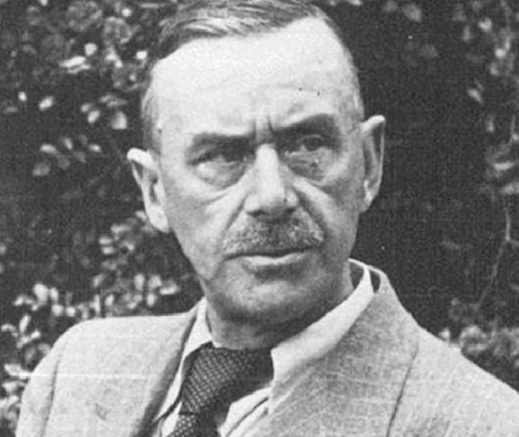 הסיפור "לואיזכן" של תומאס מאן כולל תיאור מפורט מאוד של מבנה השיר שמנגן אחד הגיבורים. תומאס מאן, 1939 | מקור: ויקיפדיה, Darldarl