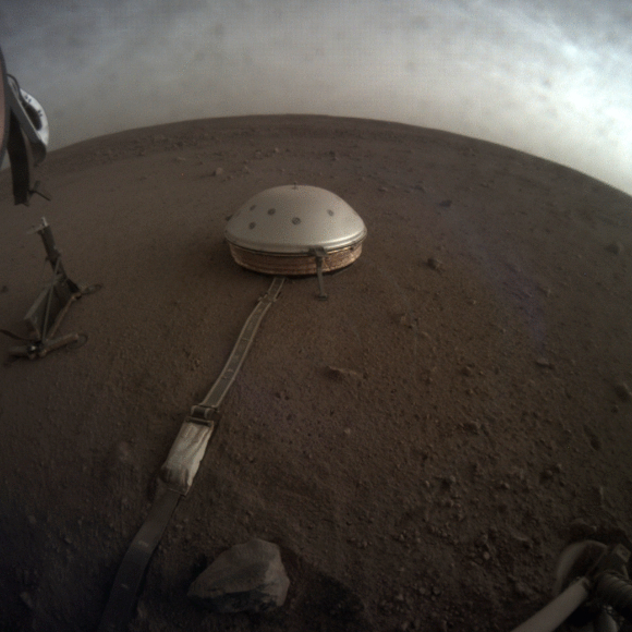 הסייסמוגרף של Insight על מאדים. צילום: NASA/JPL-Caltech